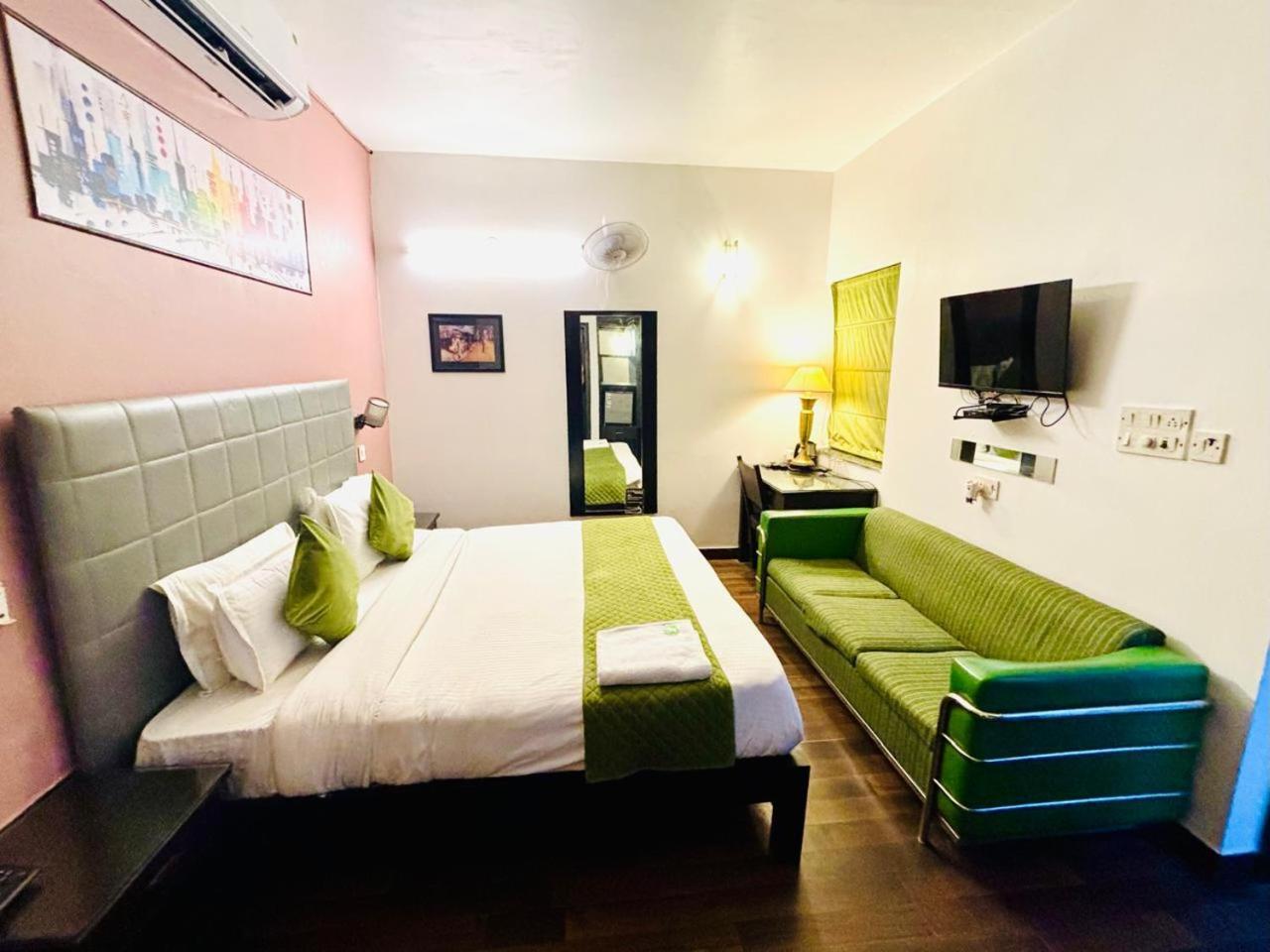 Hotel Kular At Saket Near Pvr Cinema Hotel